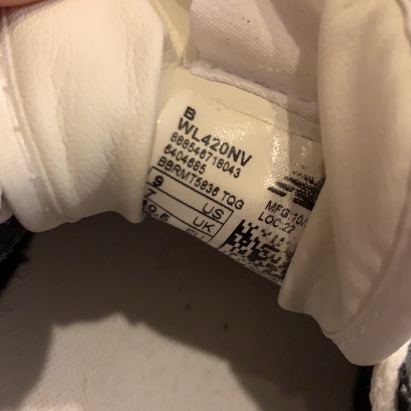 New balance 420 style size 9 - Picture 9 of 10